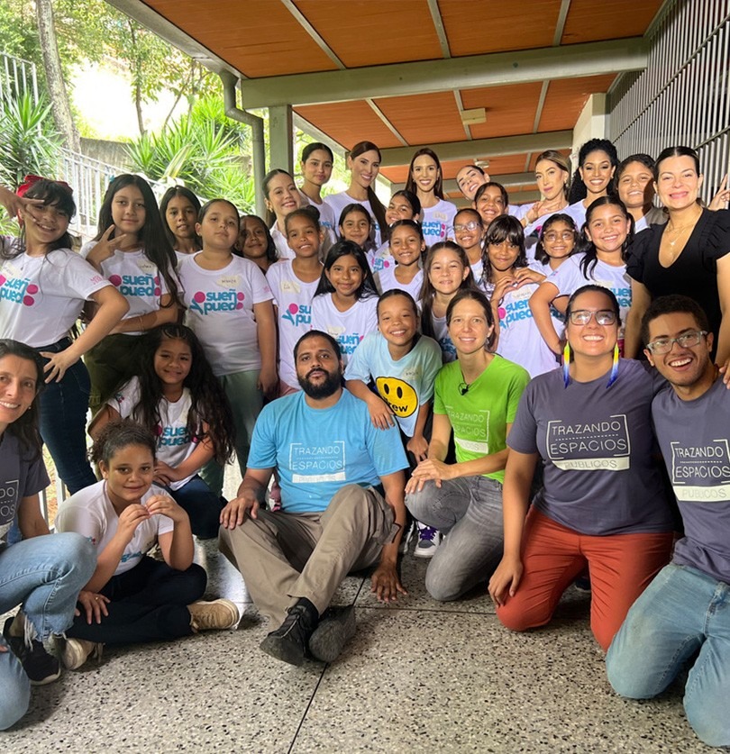 https://com-missvenezuela-w4a.s3.us-west-2.amazonaws.com/public/media/news/01JEBT6QFNVQENVXA001Z0S5QW.jpg