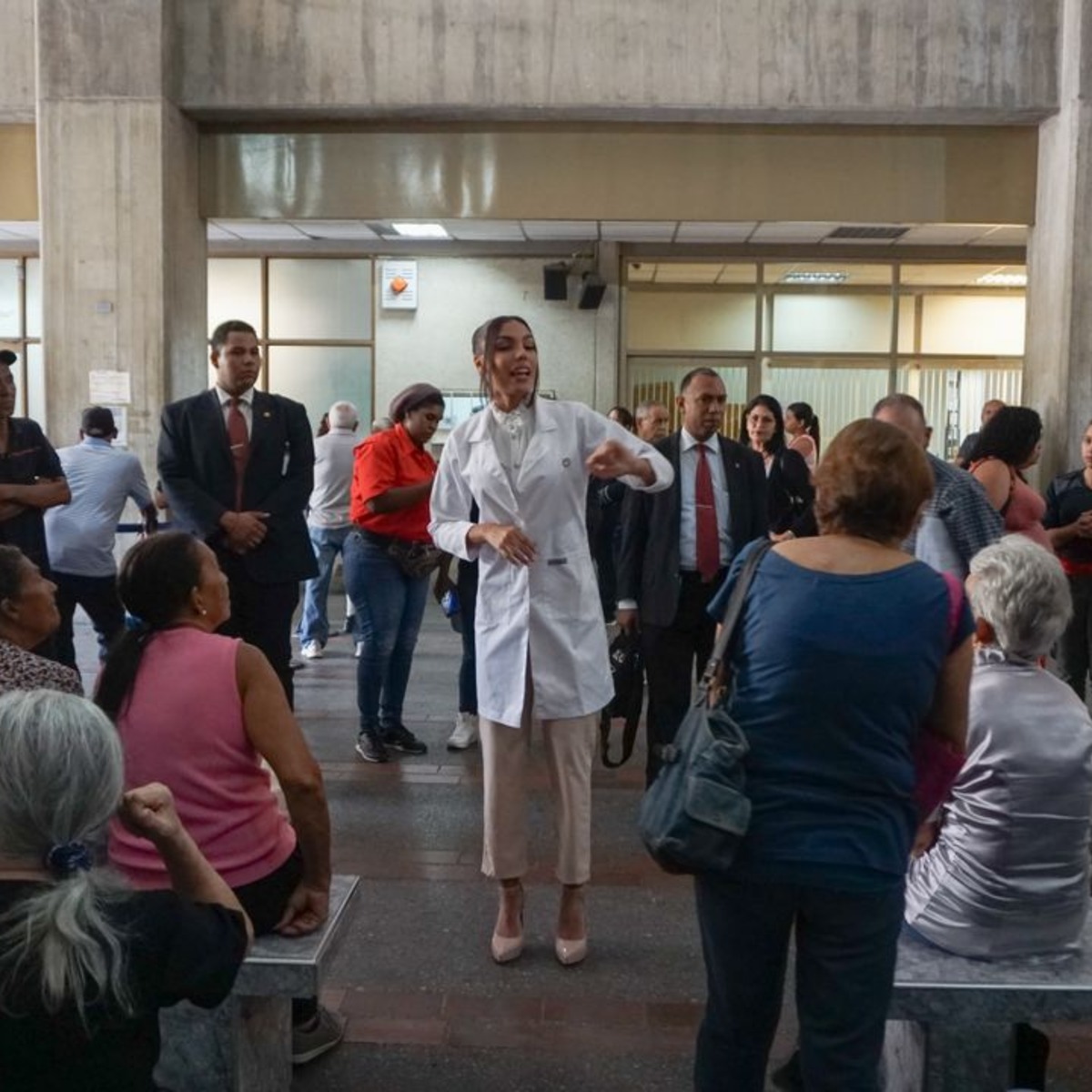 https://com-missvenezuela-w4a.s3.us-west-2.amazonaws.com/public/media/news/01JJS6P9RBRVNEXT332FJPA4NW.jpg