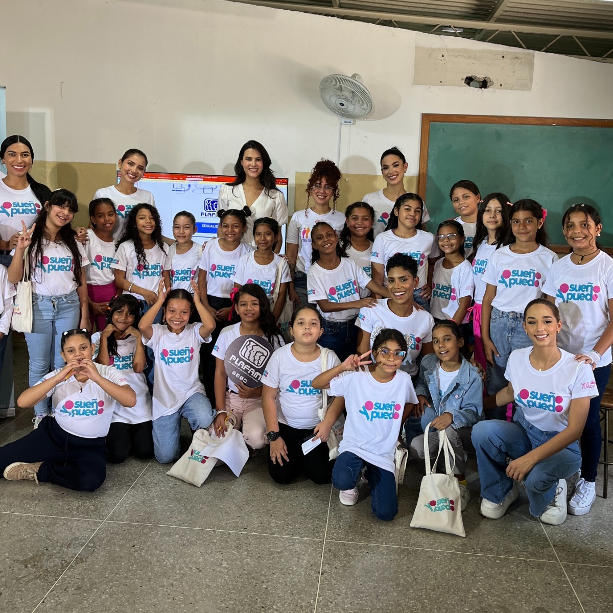 https://com-missvenezuela-w4a.s3.us-west-2.amazonaws.com/public/media/news/01JKY1ZR74QG5S8KBNBPVQVM8T.jpg