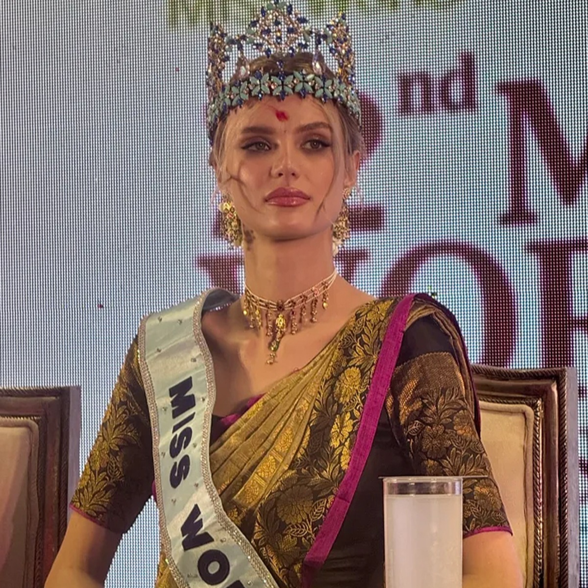 https://com-missvenezuela-w4a.s3.us-west-2.amazonaws.com/public/media/news/01JPTG105CB52KRG07PQV5Q669.jpg
