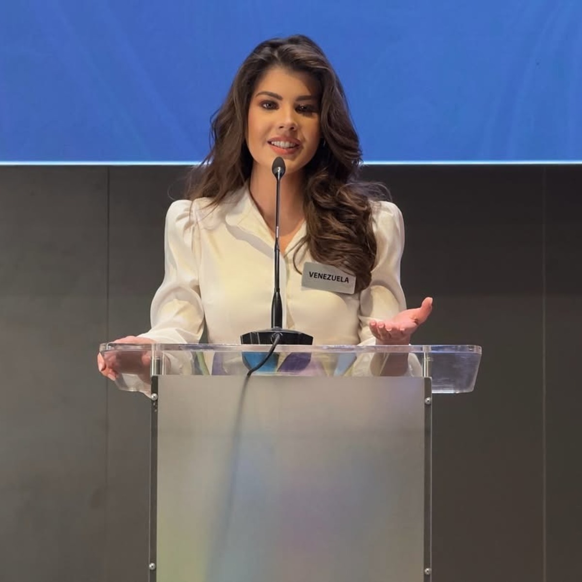 https://com-missvenezuela-w4a.s3.us-west-2.amazonaws.com/public/media/news/01JVT2G2Q72K8DYG6P5YEZHCEH.jpg