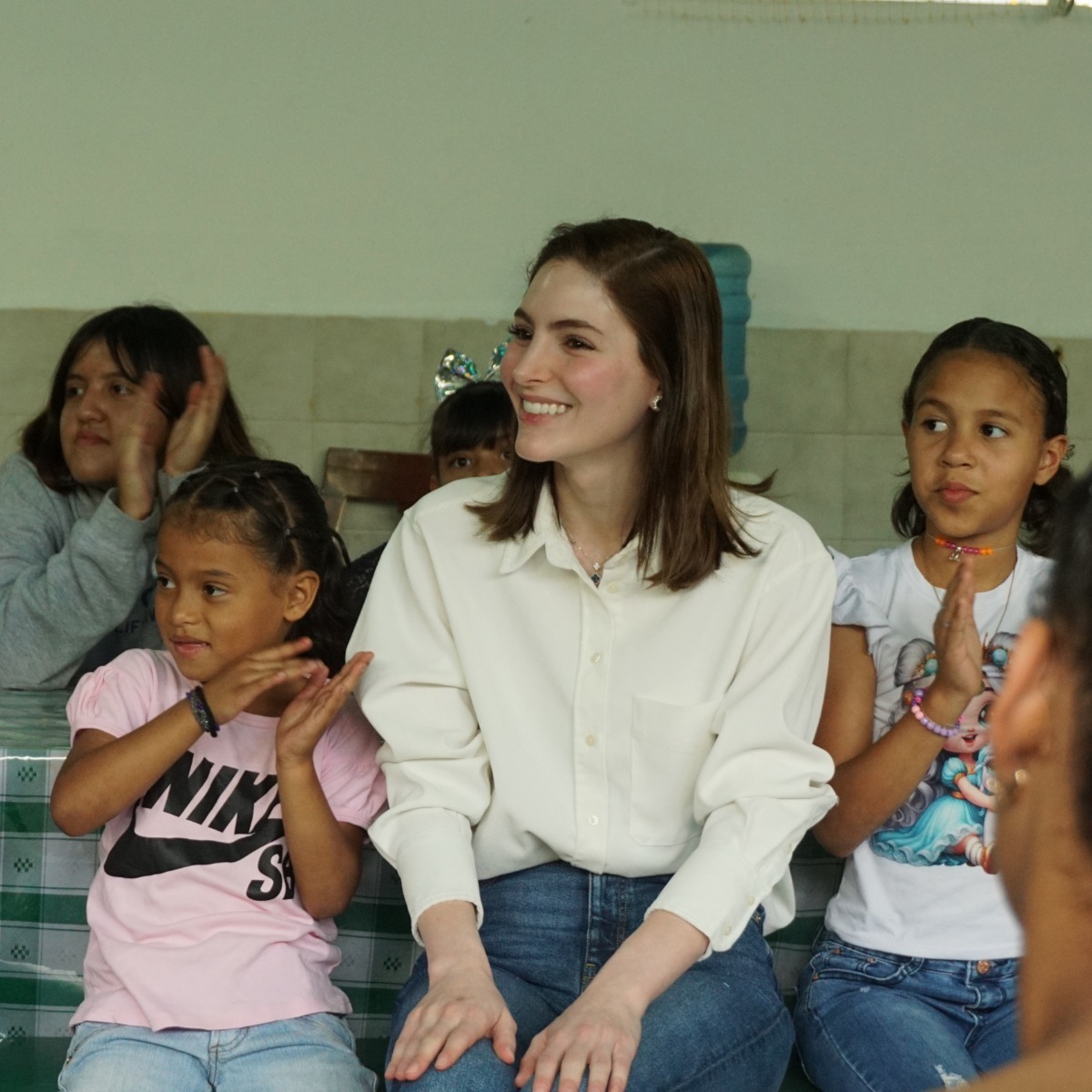 https://com-missvenezuela-w4a.s3.us-west-2.amazonaws.com/public/media/news/01JWZW75RDAKMF4G63D4YYFPJK.jpg