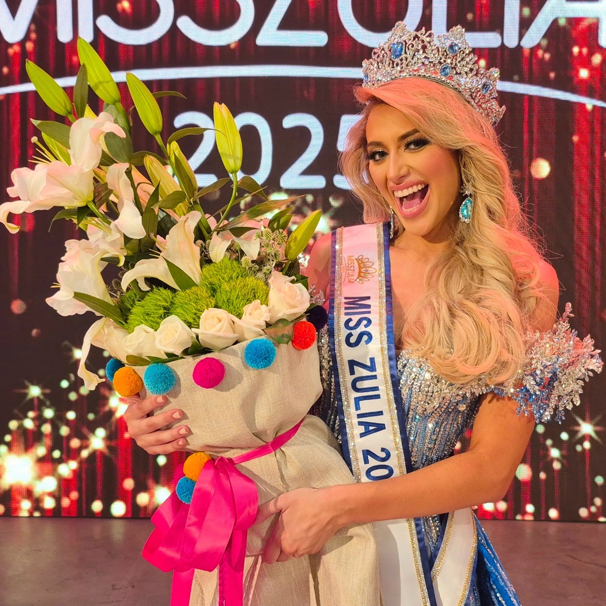 https://com-missvenezuela-w4a.s3.us-west-2.amazonaws.com/public/media/news/01K2MPFWMBPASA01NNH3ET7SC4.jpg