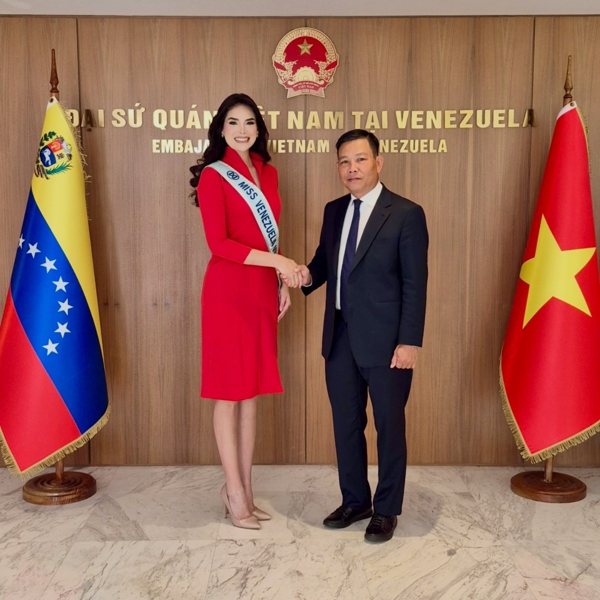https://com-missvenezuela-w4a.s3.us-west-2.amazonaws.com/public/media/news/01KQYM3YC8S2K5YF7JYWPE6WA4.jpg