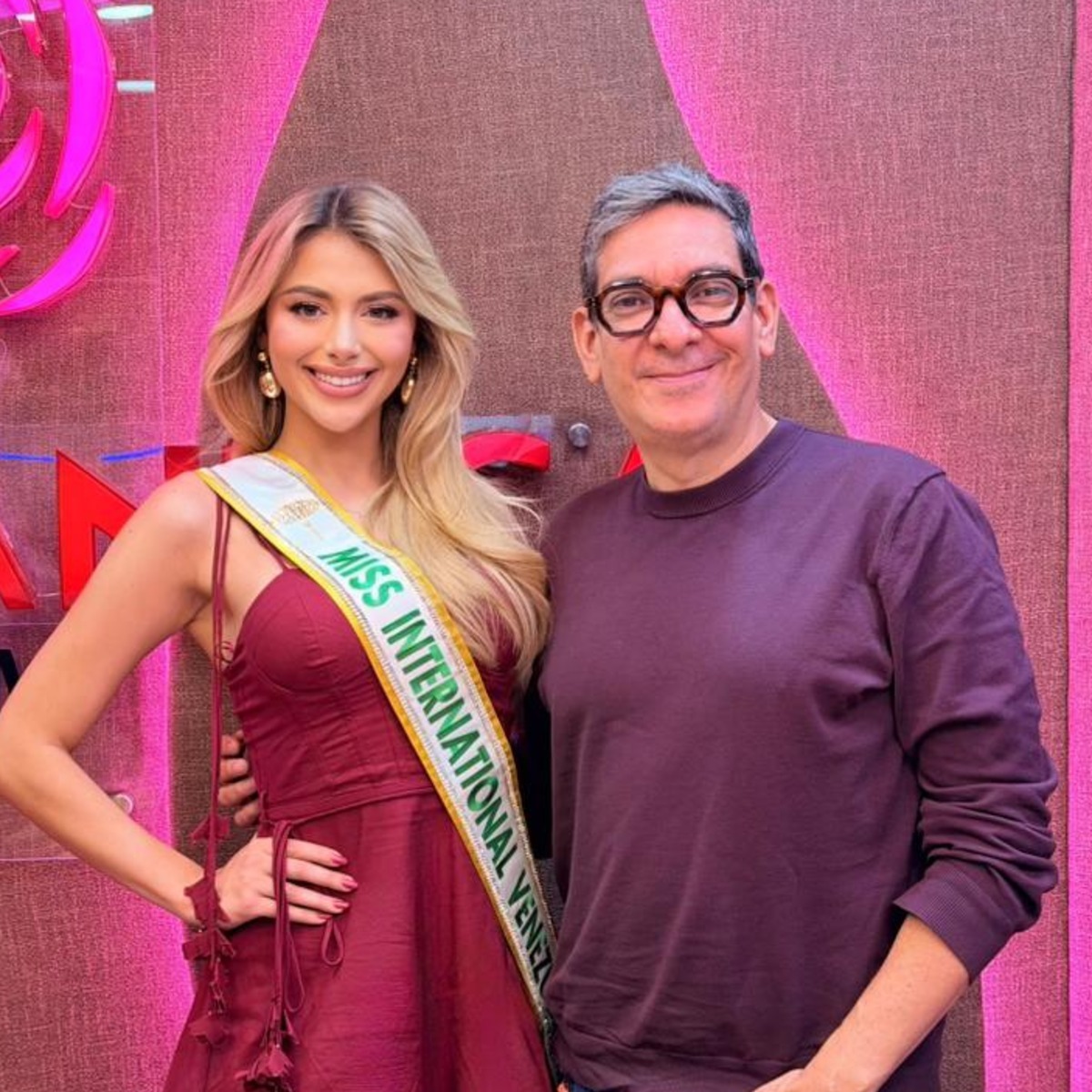 https://com-missvenezuela-w4a.s3.us-west-2.amazonaws.com/public/media/news/01KQYM8XG1ZRA7G70XP9YZDETT.jpg