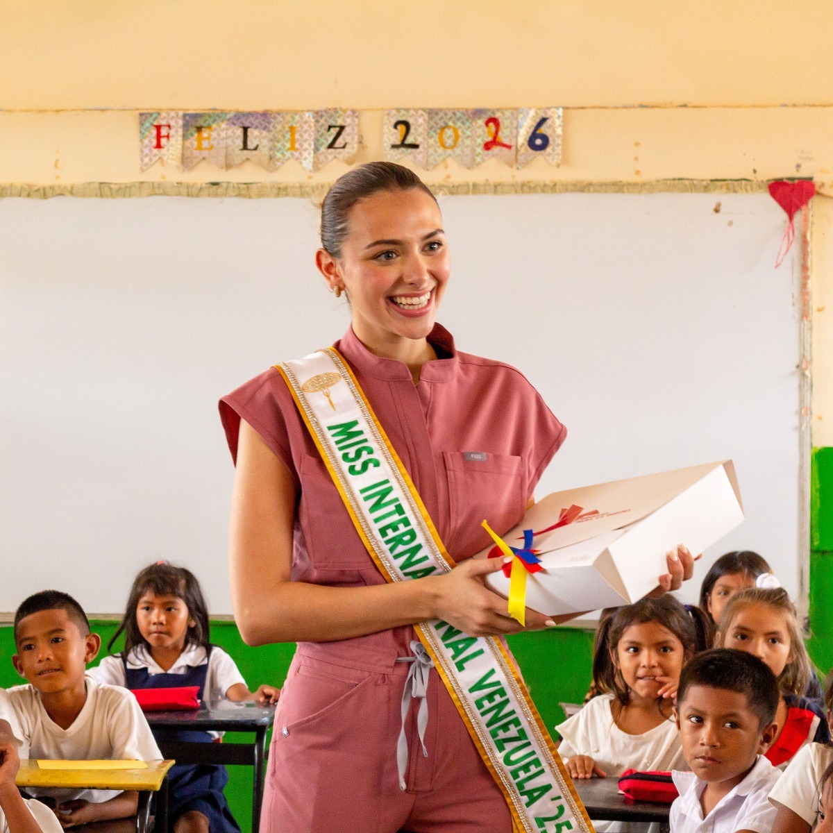 https://com-missvenezuela-w4a.s3.us-west-2.amazonaws.com/public/media/news/01KZRWZM7WY9QQ8DVCPPSRVTXJ.jpg