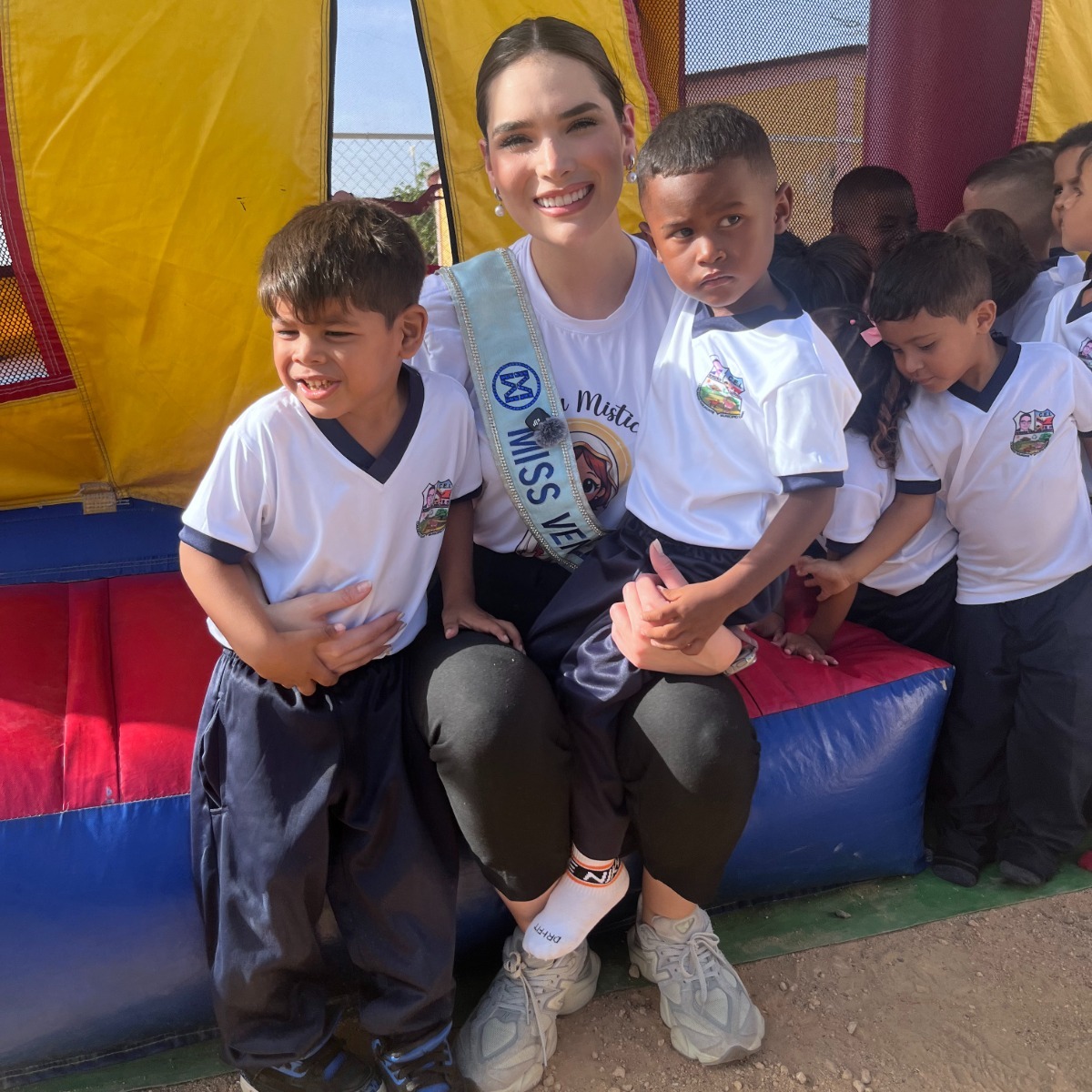 https://com-missvenezuela-w4a.s3.us-west-2.amazonaws.com/public/media/news/01KZS6QMENF0HK374EQB50WYYZ.jpg